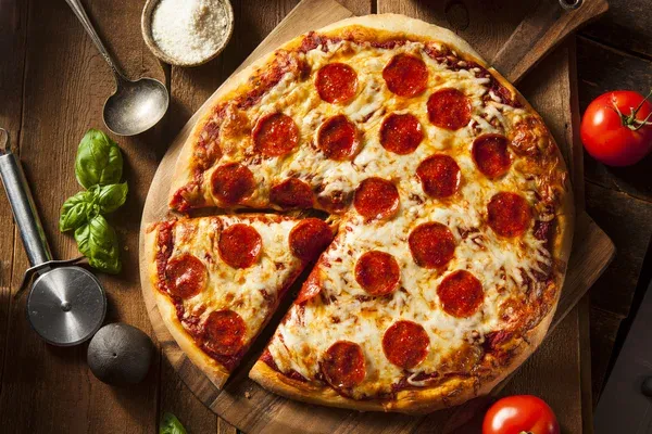 depositphotos_56360733-stock-photo-hot-homemade-pepperoni-pizza.webp